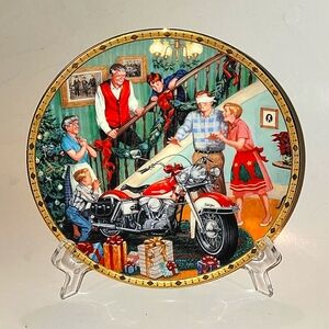 HARLEY-DAVIDSON 1999 HOLIDAY COLLECTOR PLATE “ELECTRA GLIDE SURPRISE”